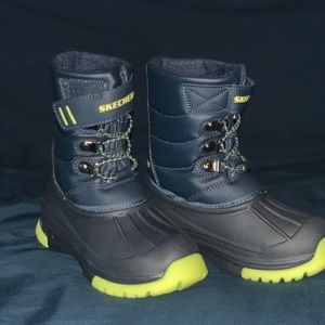 boys snow boots size 11